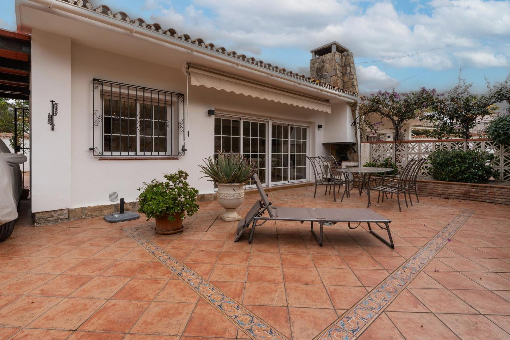 Сasa de vacaciones Charming Two Bedroom House Close To The Sea *
