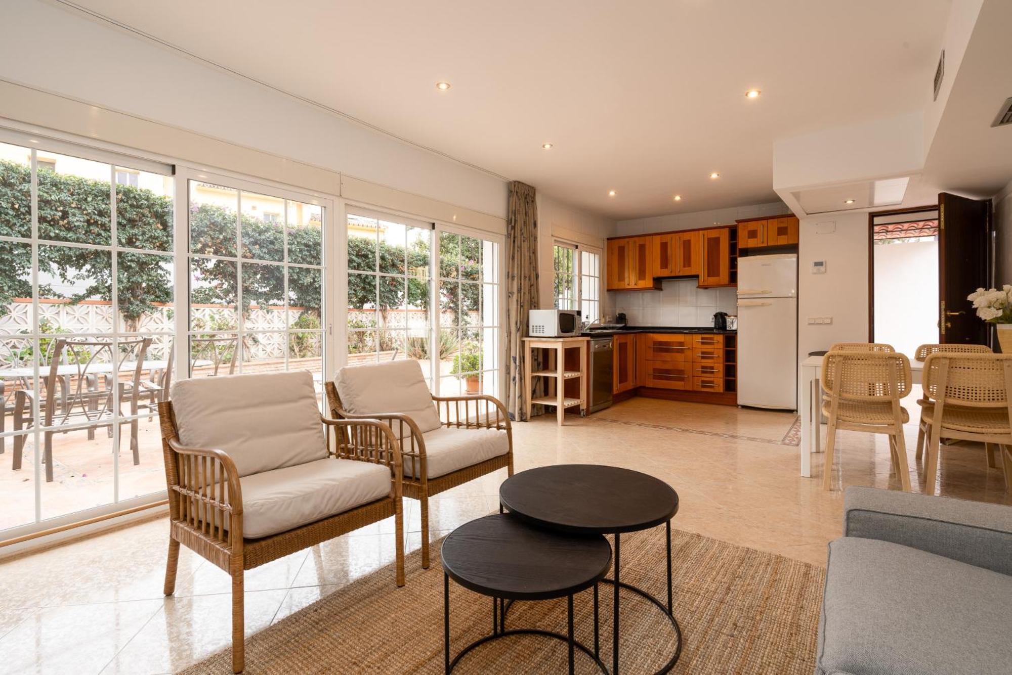 Charming Two Bedroom House Close To The Sea Сasa de vacaciones